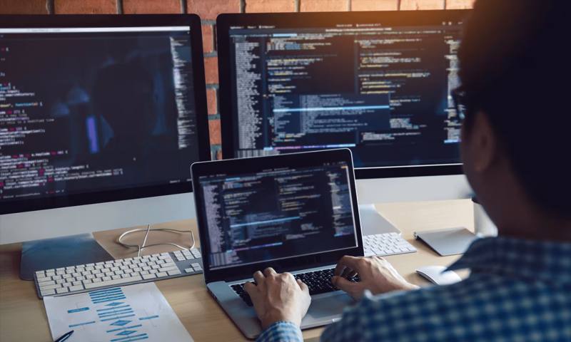 数据科学选型:R与Python如何赋能隰县网站建设?